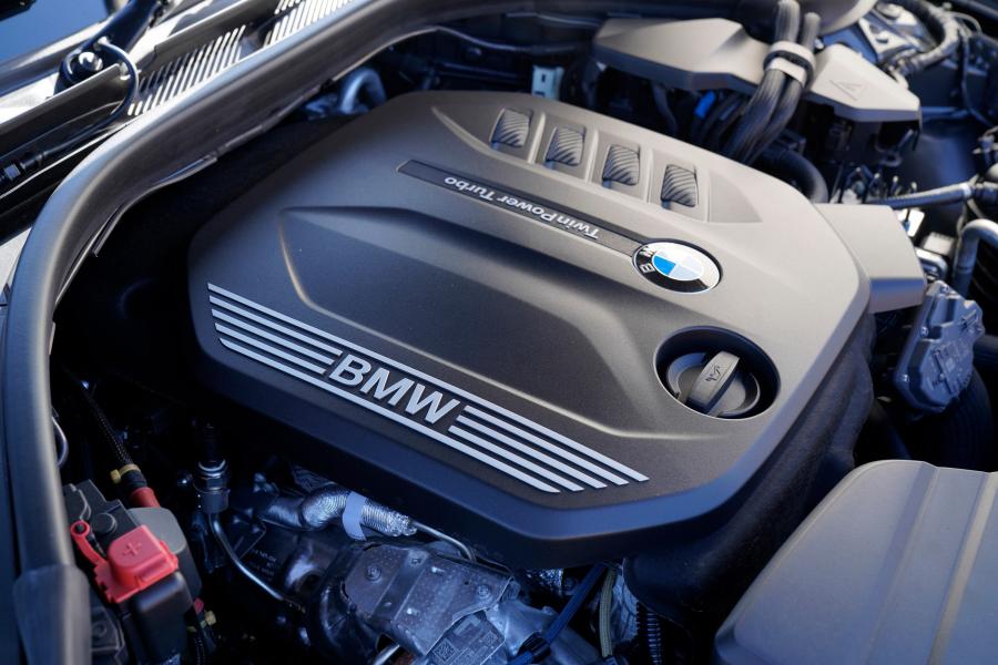 Моторный отсек BMW 320d xDrive Touring M Sport (G21) 2019 года  (JP) (фото 8 из 28)